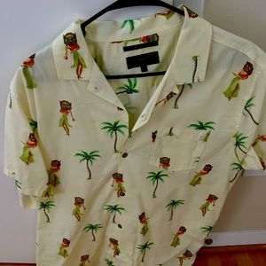 Roark men’s large buttons down shirt. In great condition